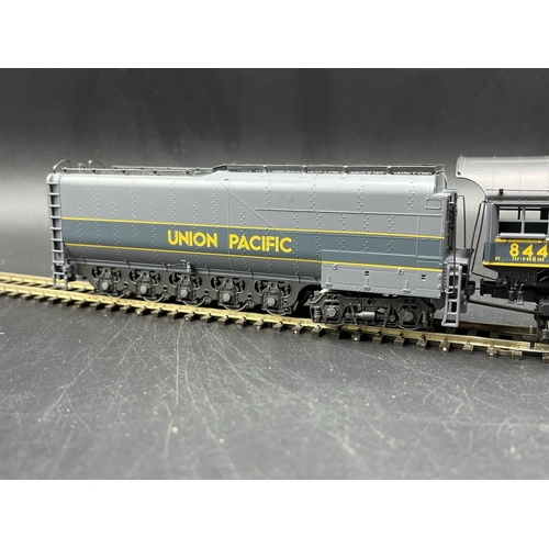 229 - Rivarossi 1587 Union Pacific Grey 4-8-4 FEF 3 