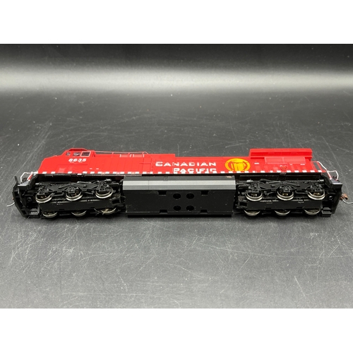 231 - Athearn ATH77675 Canadian Pacific AC4400CW #8635 Co-Co Locomotive, Tested Runner, Bi-directional lig... 