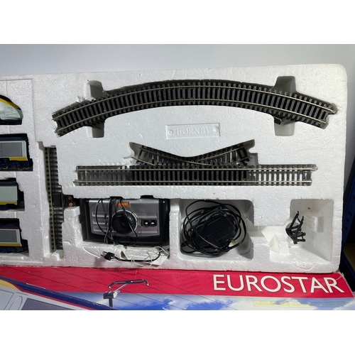 130 - Hornby R1071 Eurostar OO gauge Train Set, Tested Runner, Appears complete - Good, Box Fair (1) 2100g... 