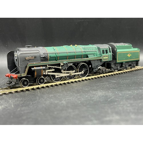 201 - Two OO gauge Steam Locomotives, Tested Runners, Bachmann 32-007 Hall Class 4920 'Dumbleton' Hall 4-6... 