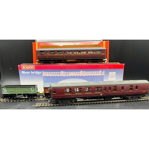 202 - 8 OO gauge Rolling-stock, includes Hornby R483 BR Composite Coach (Maroon Livery) boxed, Hornby R042... 