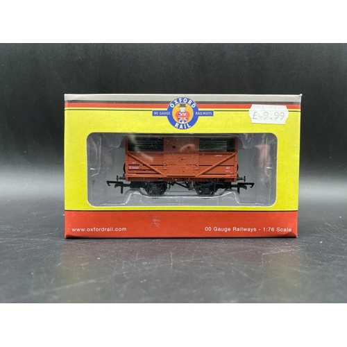 202 - 8 OO gauge Rolling-stock, includes Hornby R483 BR Composite Coach (Maroon Livery) boxed, Hornby R042... 