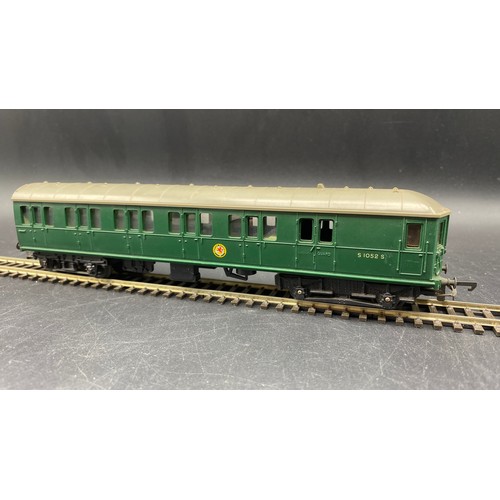 203 - OO Gauge Triang Southern Railway Electric 3 car set in B.R. Green. Tested Runner, Power car No.R156/... 