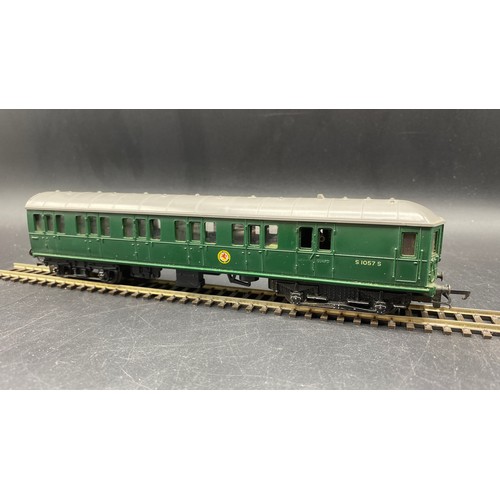 203 - OO Gauge Triang Southern Railway Electric 3 car set in B.R. Green. Tested Runner, Power car No.R156/... 