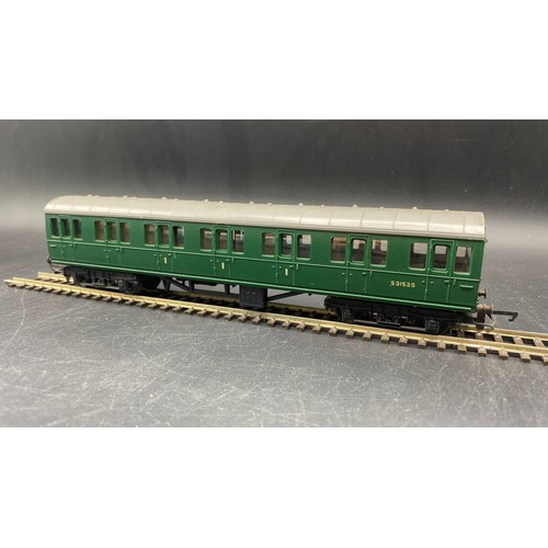 203 - OO Gauge Triang Southern Railway Electric 3 car set in B.R. Green. Tested Runner, Power car No.R156/... 