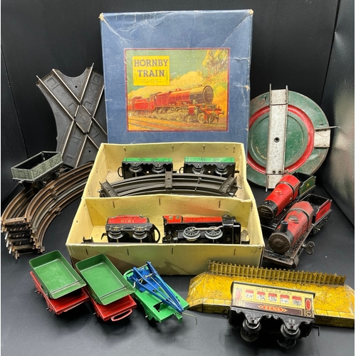 28 - Hornby Meccano MO Goods Set (Gauge O Clockwork) plus two further MO Red Locomotives 6161, Tipper Wag... 