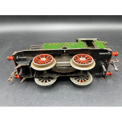 51 - Hornby Meccano Southern E126 1932/36 Clockwork loco, 12 Spoke wheels, Box with label '8517', Note bu... 