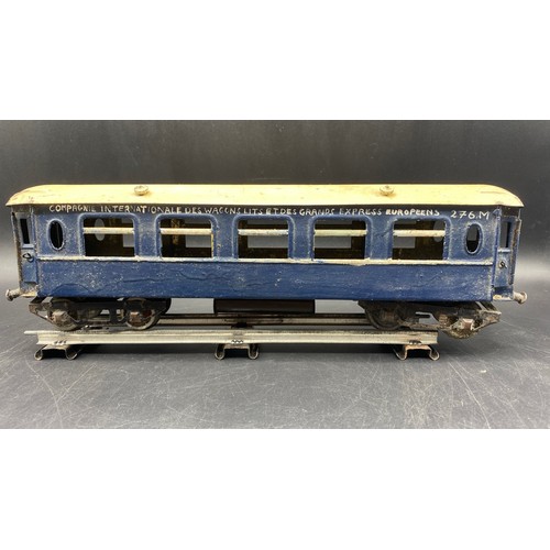 62 - Two Hornby Meccano 'O' gauge coaches, a Pullman with unattached cream roof, together with another pa... 