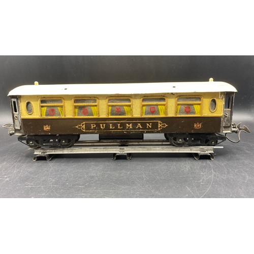 62 - Two Hornby Meccano 'O' gauge coaches, a Pullman with unattached cream roof, together with another pa... 