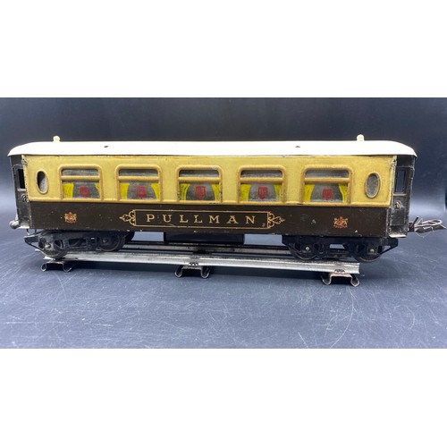 62 - Two Hornby Meccano 'O' gauge coaches, a Pullman with unattached cream roof, together with another pa... 