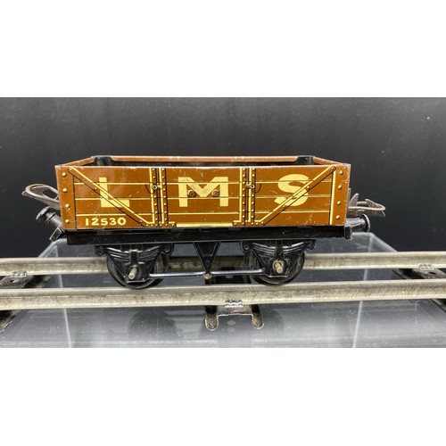 29 - Clockwork Hornby Train No.201 Tank Goods Set 'O' gauge, includes LMS 2270 Maroon Loco (F) and three ... 