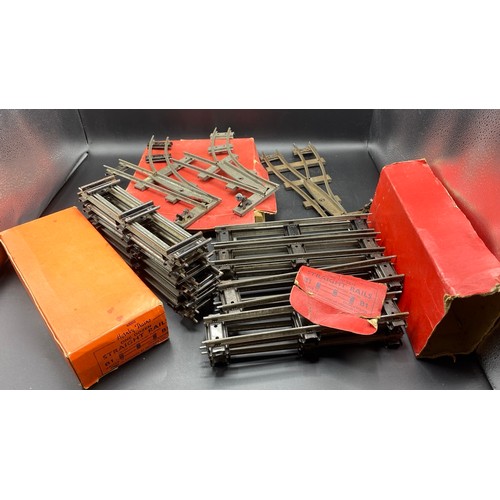 301 - Hornby Meccano 'O' gauge trackside accessories, boxed straights, 2 x RH points and 'V' point, Access... 