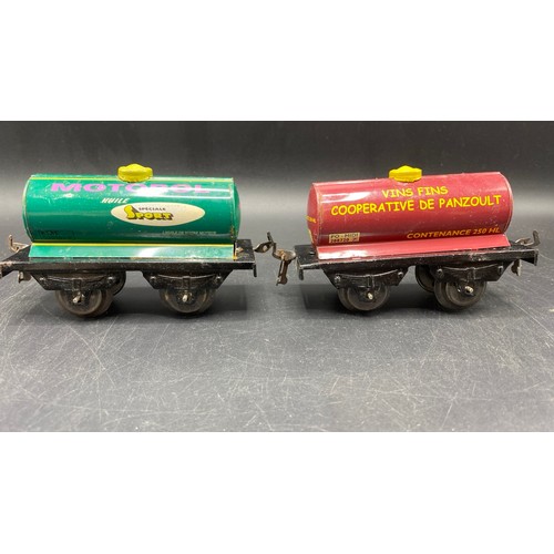 64 - A Loco & Seventeen French issue Hachette Reproductions 'Series Hornby' O gauge wagons and coaches, 8... 