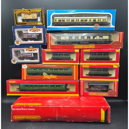 205 - 11 OO Gauge Rolling Stock plus 8 unboxed, along with a box of mainly Hornby track; Boxed Rolling-sto... 