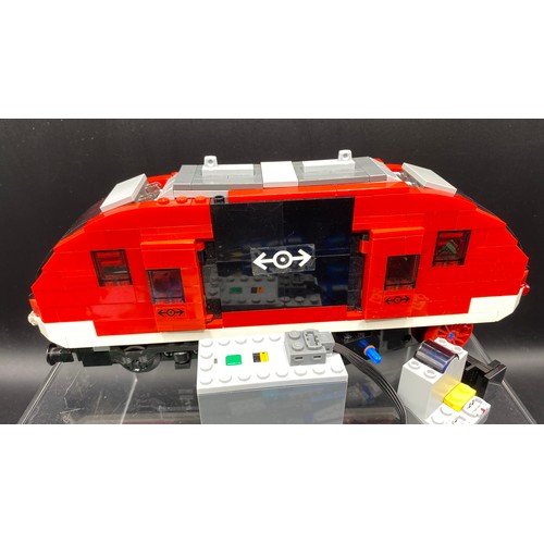 755 - LEGO City Train (incomplete) & Police building items. G. 500g. (2)