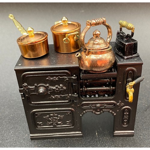 726 - Victorian Kitchen. VG. 620g. (17)
Kitchen Range, Copper Pots, Copper Kettle, Cast Iron Kettle, Kitch... 