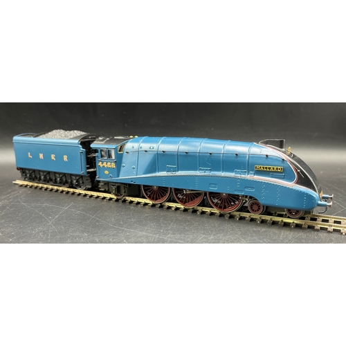 122 - Hornby R1041 Mallard Live Steam Train Set containing 4-6-2 LNER blue A4 Class No. 4468 'Mallard' Loc... 