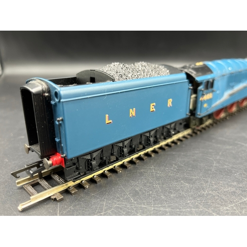 122 - Hornby R1041 Mallard Live Steam Train Set containing 4-6-2 LNER blue A4 Class No. 4468 'Mallard' Loc... 