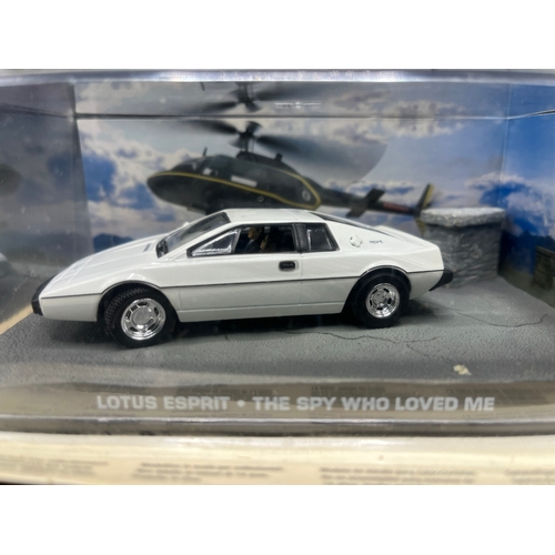 629 - James Bond 007 'The Spy Who Loved Me' die-cast vehicles in scenic presentation pack from Universal H... 