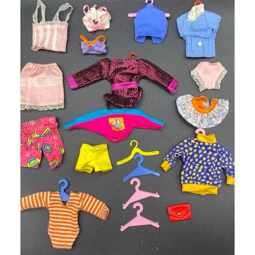 740 - Sindy Clothes & Accessories 600g. G (40+)