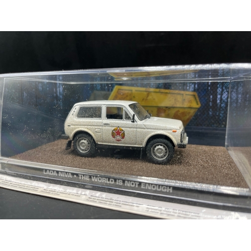 637 - James Bond 007 'The World Is Not Enough' die-cast vehicles in scenic presentation pack from Universa... 