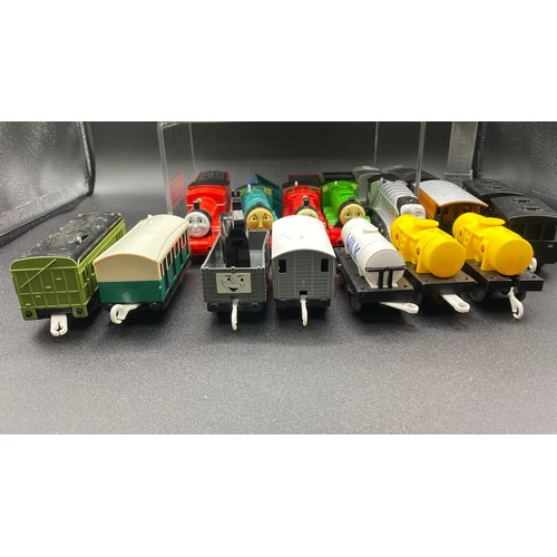 781 - Tomy Thomas Locos & Wagons incl. Thomas, Dodge, Splatter, James & Cranky. 2800g. F/G. (28)