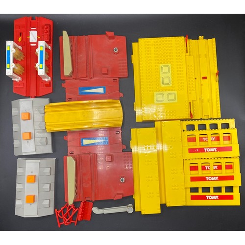 782 - A collection of Tomy Track Accessories incl. Train Wash &Train Turntable- Fair/Good 1500g