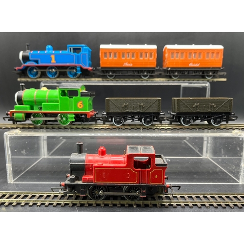 209 - 'OO' Gauge Hornby Thomas the Tank Engine Series (Tested Runners), Thomas & Percy, with Annie & Clara... 