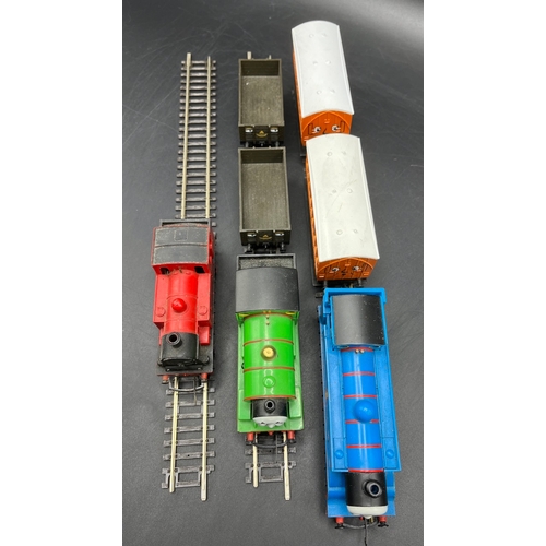 209 - 'OO' Gauge Hornby Thomas the Tank Engine Series (Tested Runners), Thomas & Percy, with Annie & Clara... 