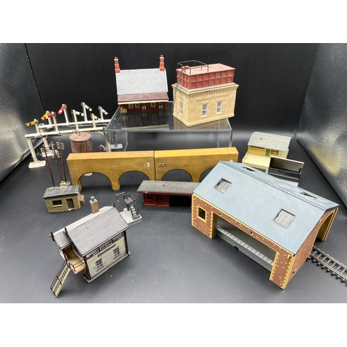 327 - Hornby Hobbies buildings (4) along with several plastic constructed from Hornby/Triang and Faller, W... 