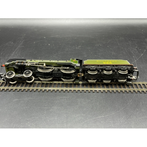 210 - Three 'OO' gauge Steam Locos Tested, Hornby BR 4-6-2 'Clan line' Merchant Navy Class #35028 Tested N... 