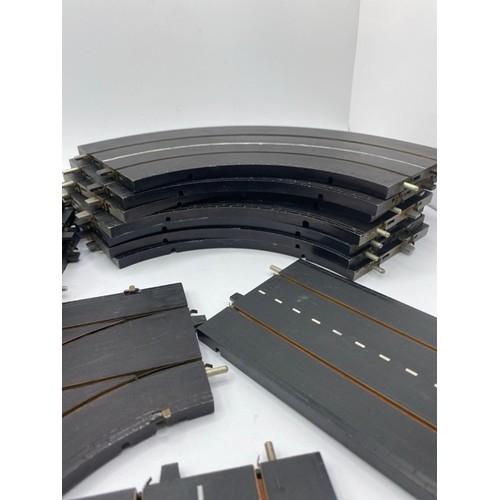 9 - Triang Minic Motorways track, M1626 junction left 90deg (1), M1611 90deg bend (7), M1604 power pick-... 