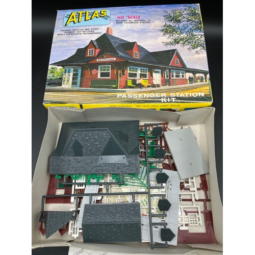 15 - Two Model Railway kits, Airfix OO Evening Star Pattern No.R401, Atlas HO Passenger Station Kit No.70... 