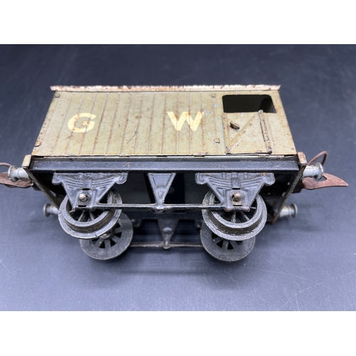 23 - 12 Hornby Meccano 'O' gauge wagons, including Hoppers (2), Gas cylinder wagon NE, GW Brake van (2), ... 