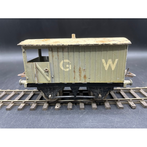 23 - 12 Hornby Meccano 'O' gauge wagons, including Hoppers (2), Gas cylinder wagon NE, GW Brake van (2), ... 