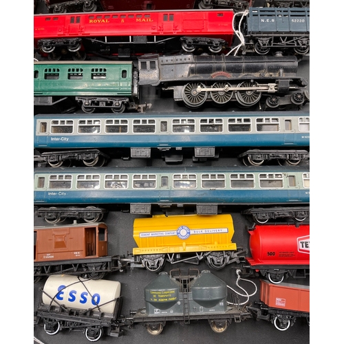 34 - Job Lot of OO Gauge Rolling Stock, mainly 'Ready-to-Roll' but some need attention, also a few OO gau... 