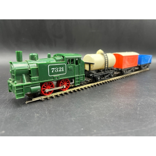 36 - Hornby Clockwork Green with Red wheels 0-4-0 Locomotive #7321 plus two wagons & tanker, with key, Te... 