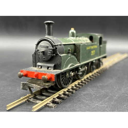 38 - Great Western Railcar and Two OO Steam Locos, all Non-Runners, GW Railcar appears kit-built with cru... 