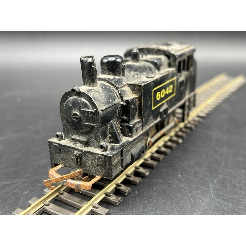 38 - Great Western Railcar and Two OO Steam Locos, all Non-Runners, GW Railcar appears kit-built with cru... 