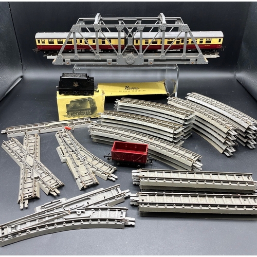 39 - Rovex Triang Model Railway Track, Girder Bridge and some Rolling stock as shown; two types of track ... 