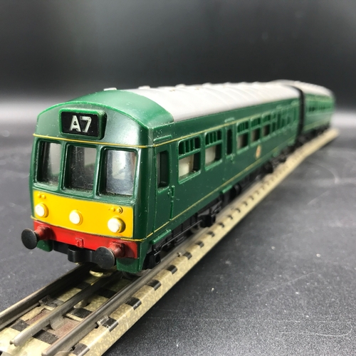 49 - Hornby R157 3-Rail Railcar Diesel Railcar M79079 and trailer M79632 in BR green, Tested Non-runner -... 