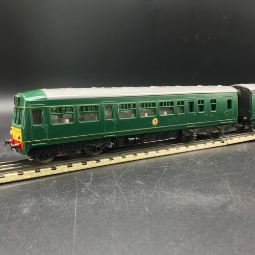 49 - Hornby R157 3-Rail Railcar Diesel Railcar M79079 and trailer M79632 in BR green, Tested Non-runner -... 