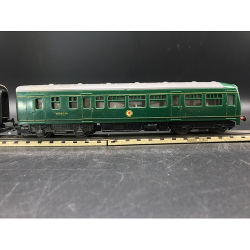 49 - Hornby R157 3-Rail Railcar Diesel Railcar M79079 and trailer M79632 in BR green, Tested Non-runner -... 