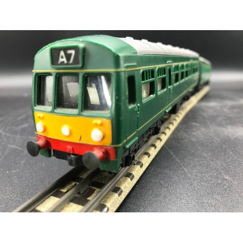 49 - Hornby R157 3-Rail Railcar Diesel Railcar M79079 and trailer M79632 in BR green, Tested Non-runner -... 