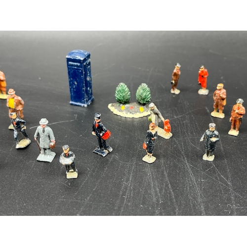 52 - Dublo trackside figures (20) and other items as shown, also a pack of six Hornby O gauge loco lamps ... 