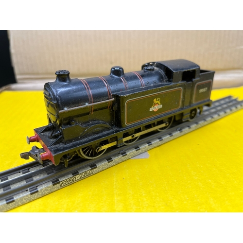 55 - Dublo 3-Rail set of EDL17 Locomotive 0-6-2 BR Tank #69567 Fair condition un-tested with two coaches ... 