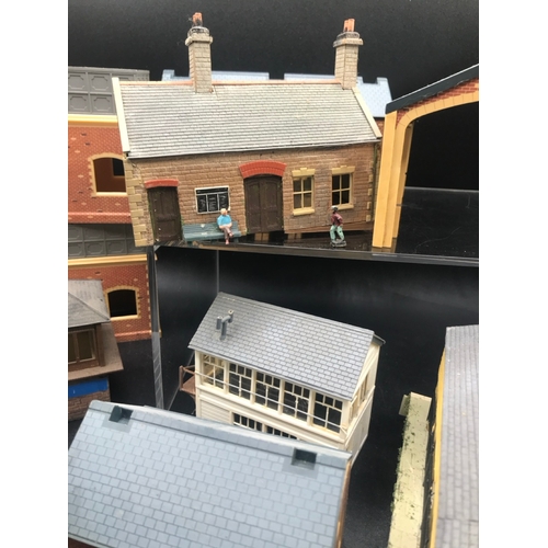 108 - 12 Interesting Plastic OO Gauge Model Railway Buildings needing some TLC - Fair (12) 2500g