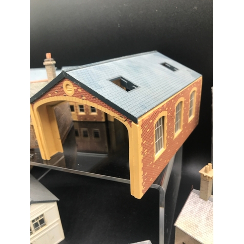 108 - 12 Interesting Plastic OO Gauge Model Railway Buildings needing some TLC - Fair (12) 2500g