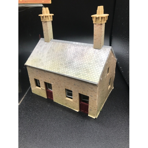 108 - 12 Interesting Plastic OO Gauge Model Railway Buildings needing some TLC - Fair (12) 2500g