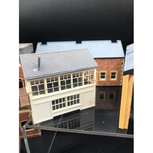 108 - 12 Interesting Plastic OO Gauge Model Railway Buildings needing some TLC - Fair (12) 2500g